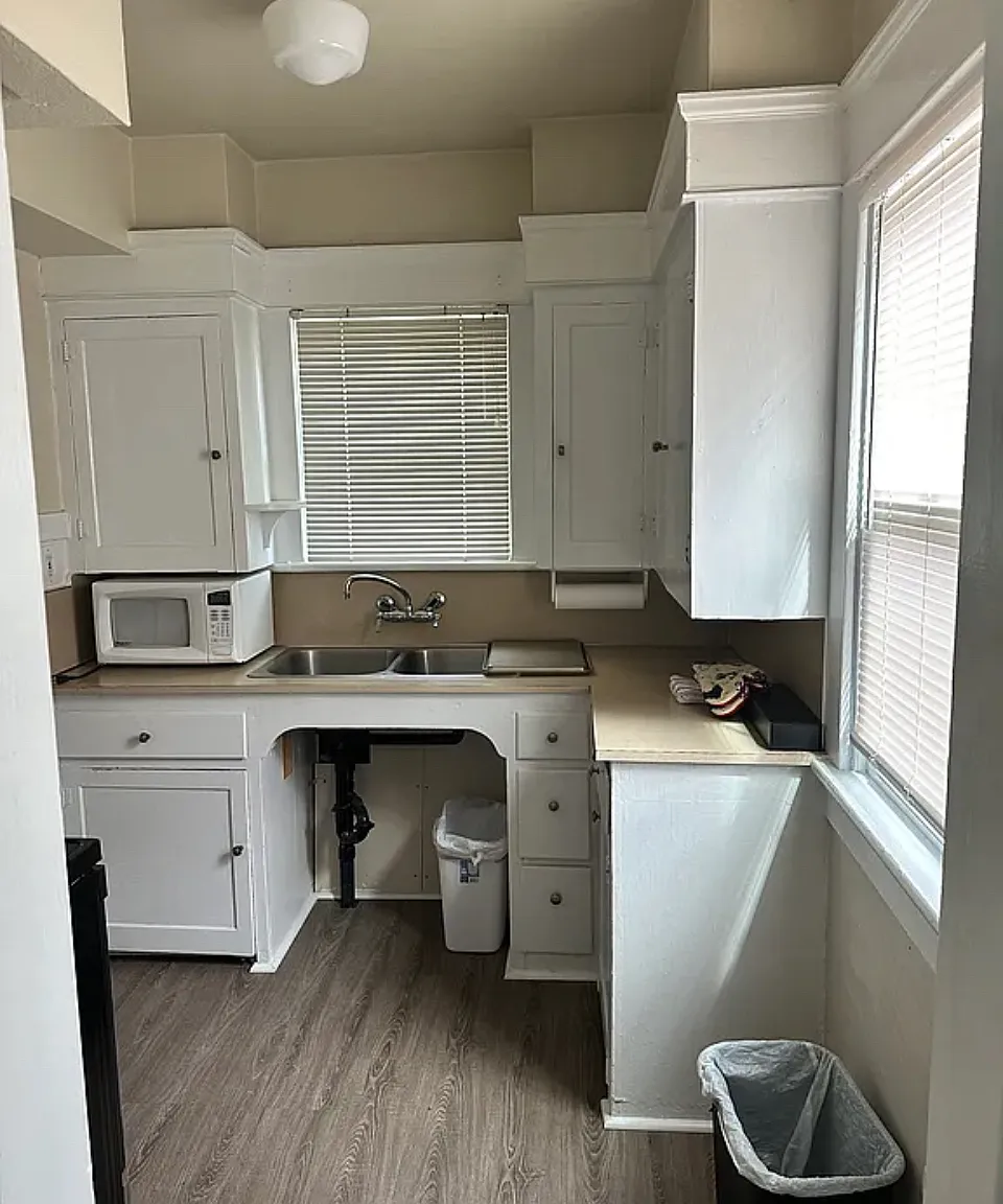 2 bed, 1050 sqft, $1,900 — Photo 2