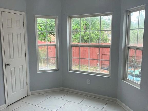 4th image of 5087 Upper Elm St
