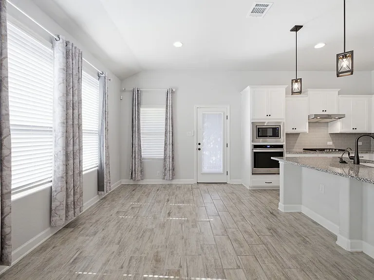 121 Wickersham — Photo 19