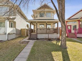 52 Martinglen Mews NE, Calgary, AB T3J 3N3