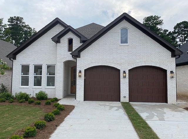 1st image of 141 Woodlands Park Dr