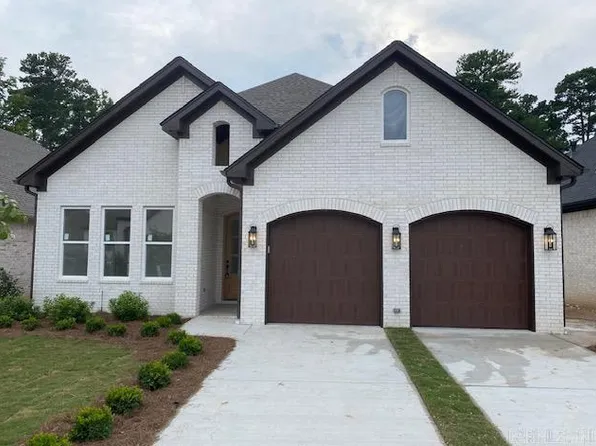 141 Woodlands Park Dr, Little Rock, AR 72211