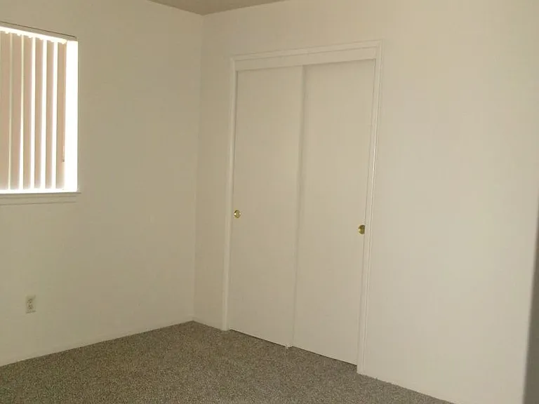 9404-9406 Lenox Pl — Photo 14