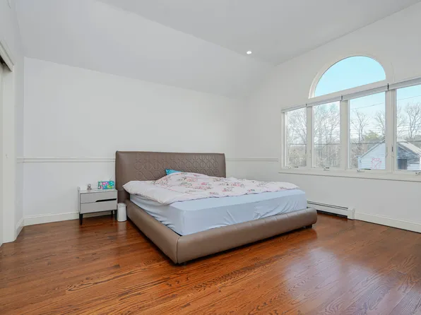 151a Waterbury Avenue image 8 of 33