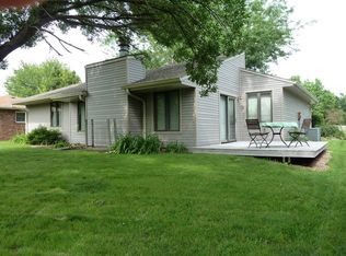 2205 Carlisle Dr, Champaign, IL