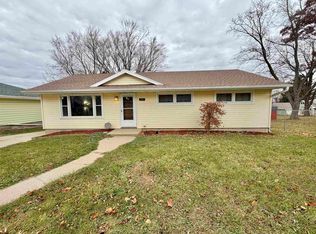 322 E 10th St, Pecatonica, IL 61063