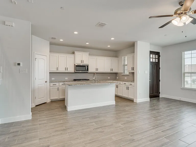 6805 Andrew Dr — Photo 10