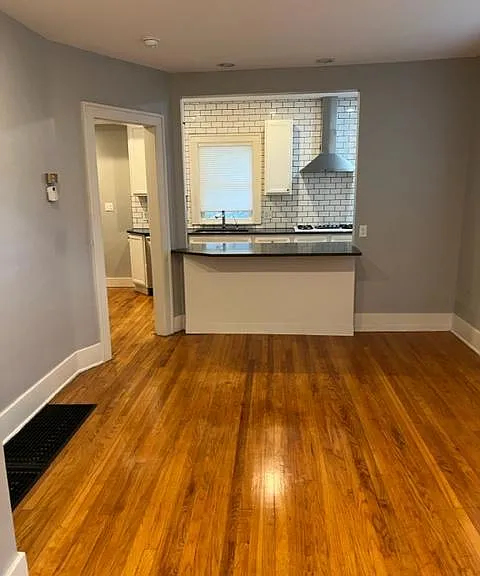 5208 Leavenworth St — Photo 2