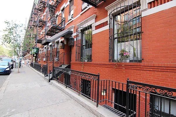 Sold by Maison International | media 15