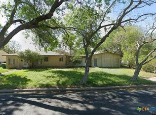 407 Wisteria Ave, Victoria, TX 77901