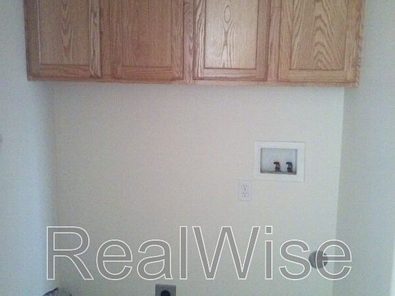 3rd image of 327 Pardee Ln
