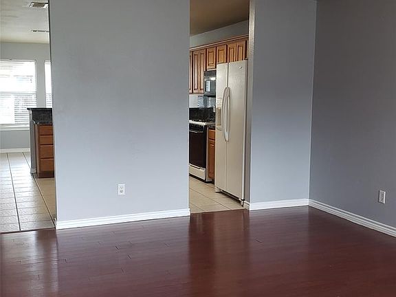 3rd image of 3921 Carver Pl