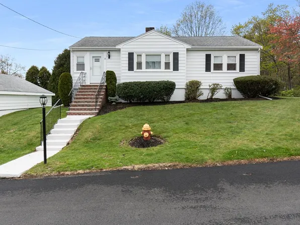 12 Dudley St, Peabody, MA 01960