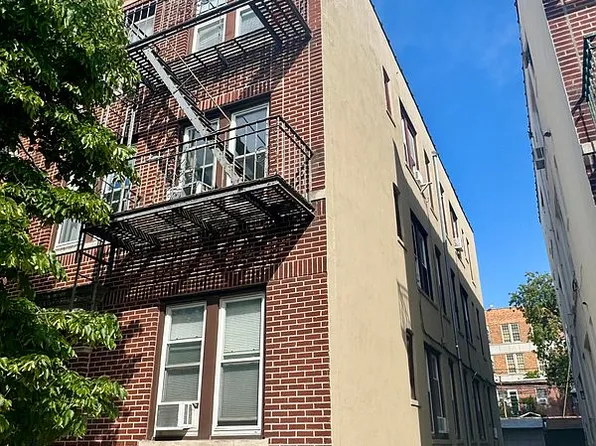 31-29 47th St #1, Astoria, NY 11103