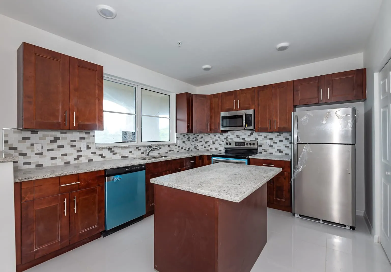 2 bed, 1200 sqft, $2,300 — Photo 3