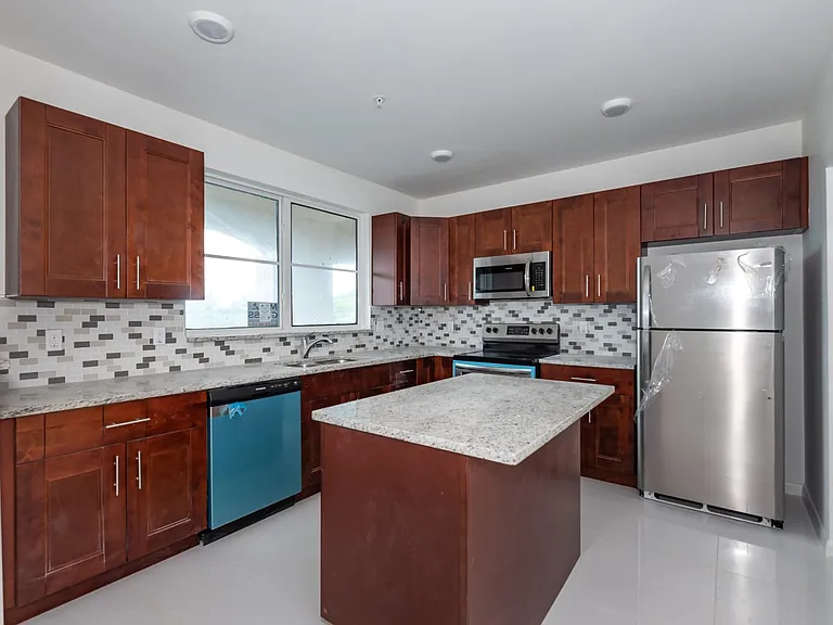 2575 SW 64th Ave #9 — Photo 3