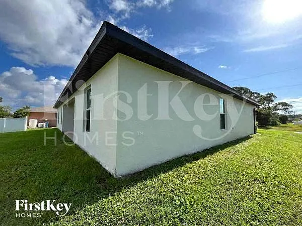 2512 NW 19th Pl — Photo 10