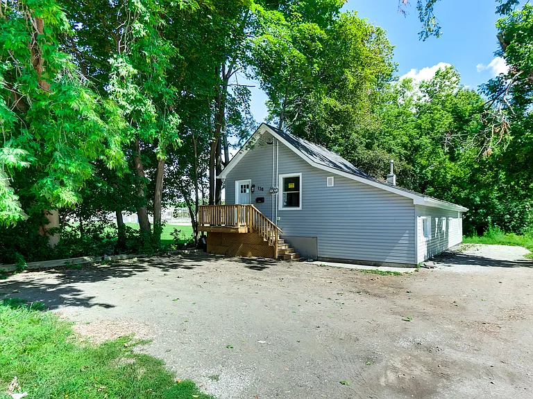 138 Memorial Ave #A — Photo 1