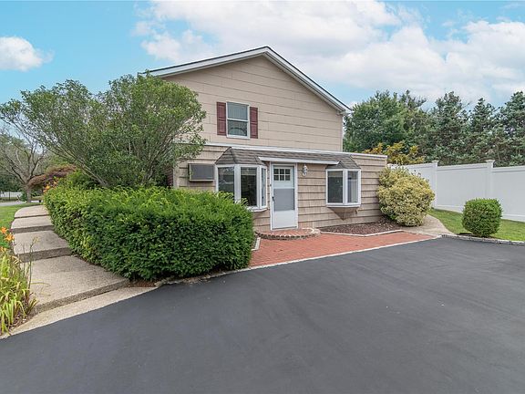 2nd image of 12 Maureen Ln