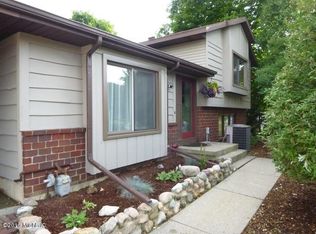 1038 Ten Mile Rd NE, Comstock Park, MI 49321