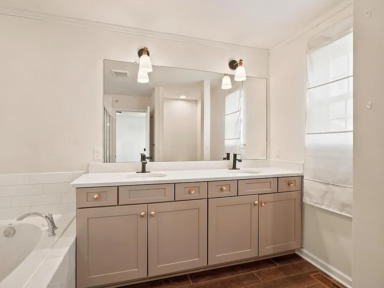 443 Tall Oaks Dr — Photo 17