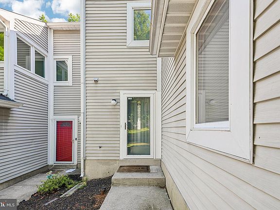 3rd image of 4922 Wealding Way
