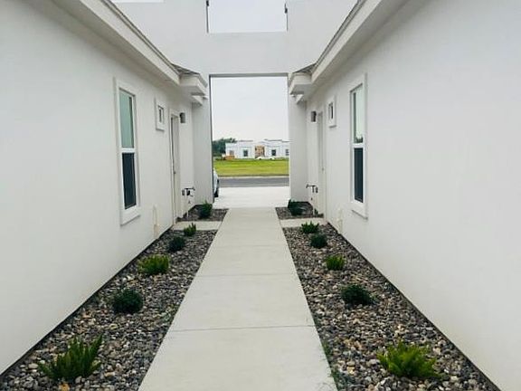 3rd image of 3304 Wolf Creek Ave APT 1