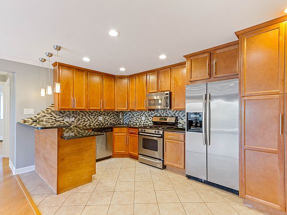 5th image of 7932 W 93rd St APT 3H