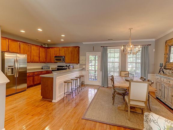 3rd image of 2903 Woodland Park Dr