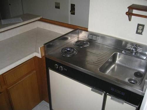 4th image of 4465 W 138th St APT 10
