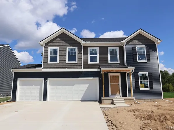 366 Edge Brook Dr, Holly, MI 48442