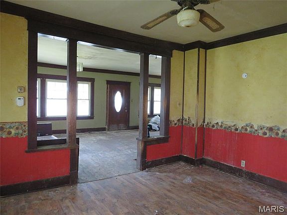 8th image of 415 E Water St