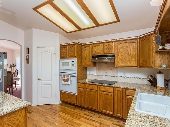 4th image of 190 W Tamarack Ln