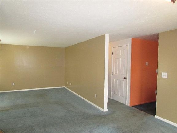3rd image of 8060 Hetz Dr