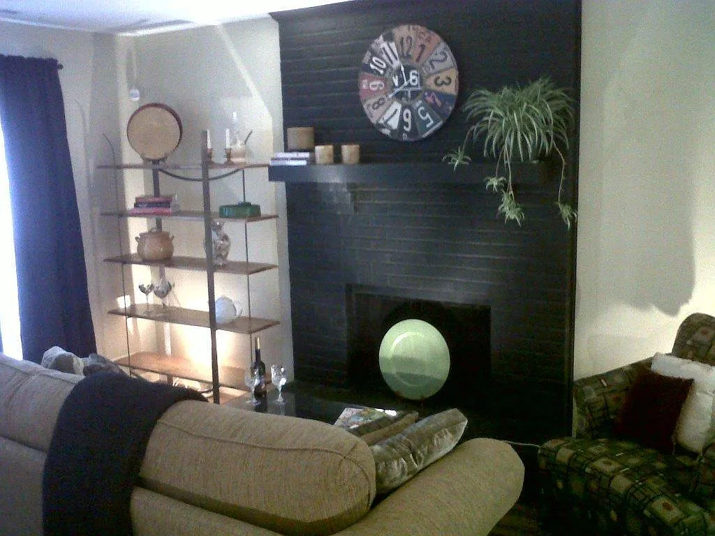 3 bed, 1.5 bath, 1560 sqft, $2,200 — Photo 2