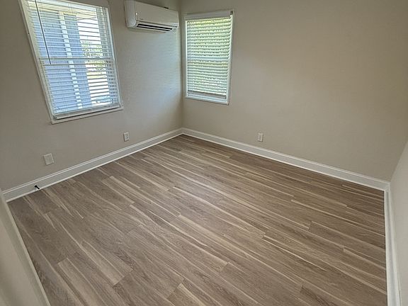 5th image of 201 E Ocean View Ave APT 3