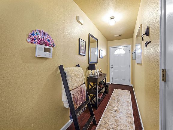 4th image of 5 Brandon Ln