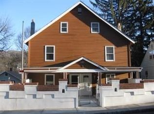 8 Center Dr, Monroe Township, NJ 08831