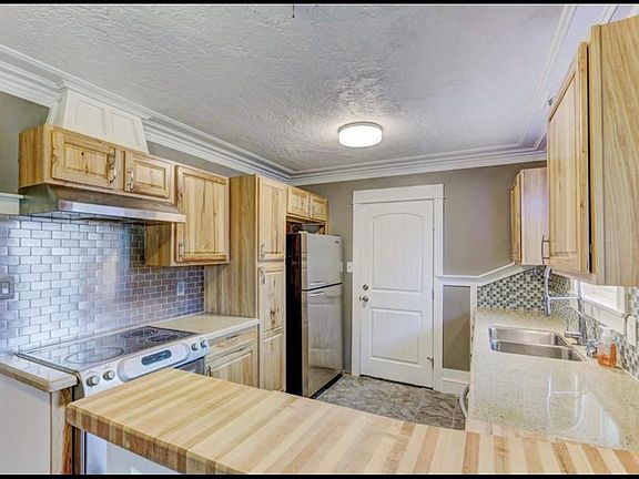5th image of 405 Mimosa Dr