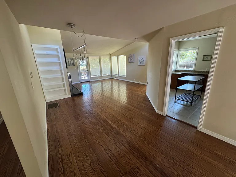 1912 Oak Knoll Dr — Photo 9