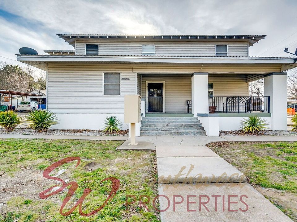 2nd image of 216 S Devine St APT 2