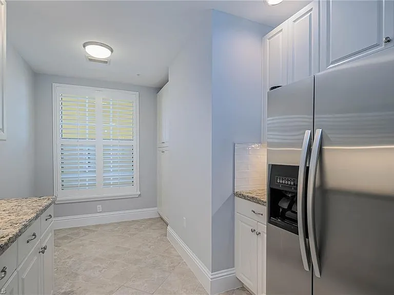 5068 Annunciation Cir #209 — Photo 13