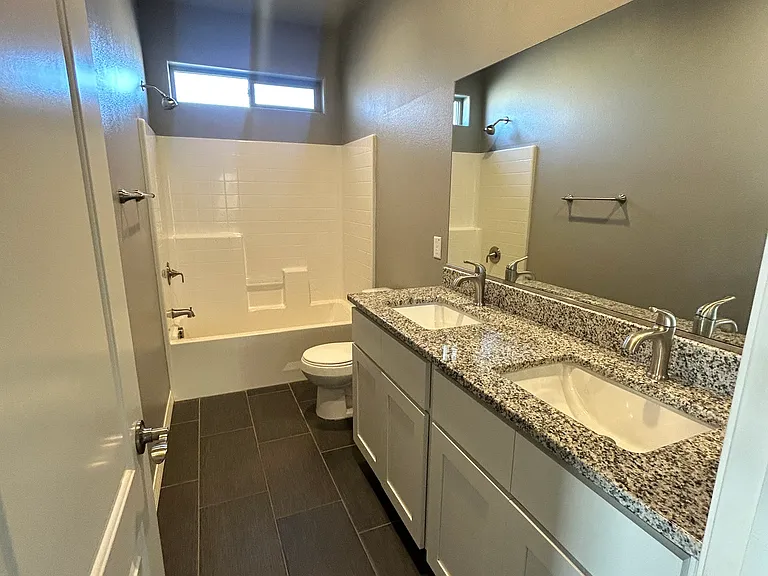 3025 N Evans St — Photo 9