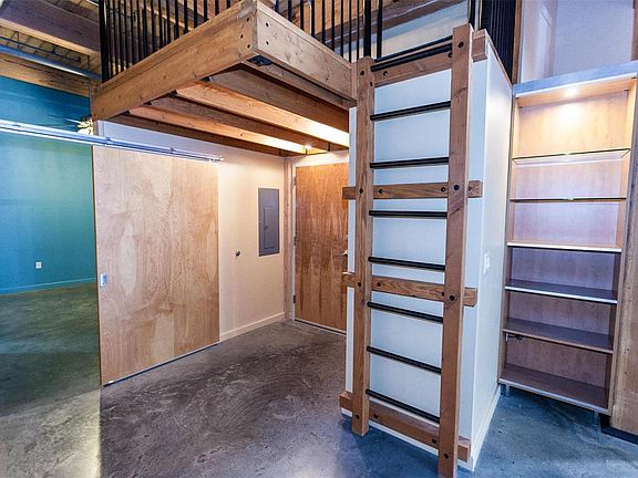 2nd image of 901-907 Washington Ave #302
