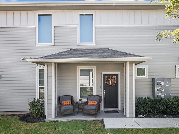 4th image of 1807 Roseburg Dr #32
