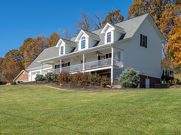 3rd image of 1399 Martins Glen Ln