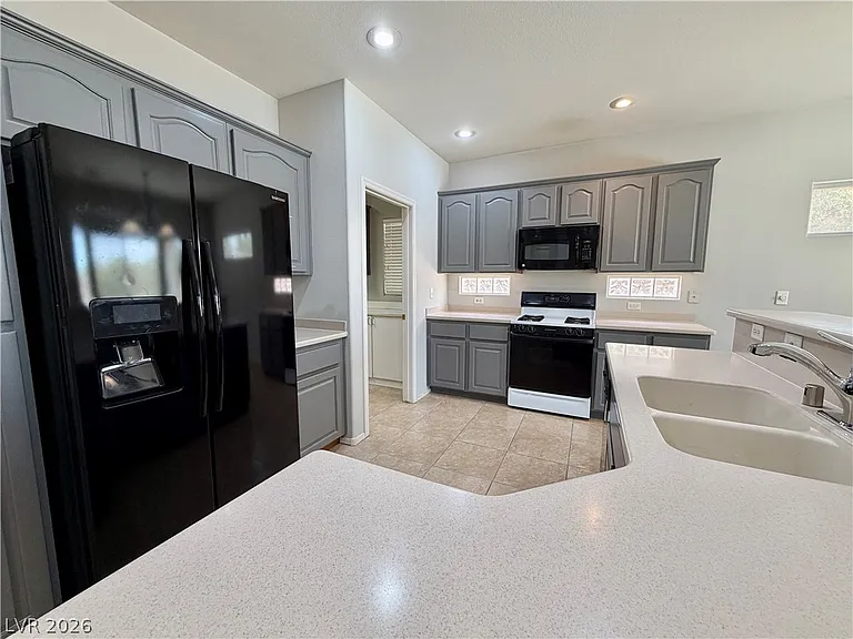 2895 Maffie St — Photo 15