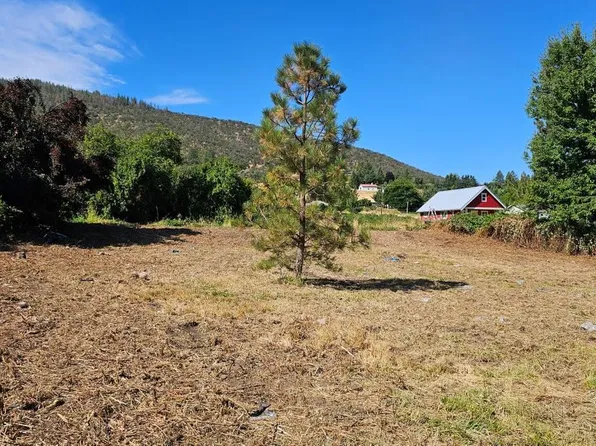 1720 Talent Ave, Talent, OR 97540