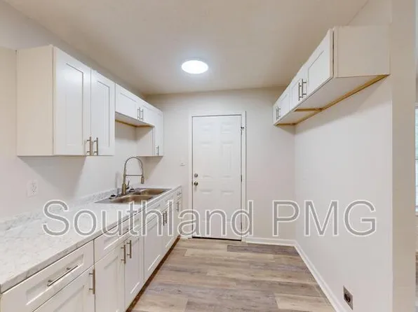 605 Lake Rd, Dyersburg, TN 38024