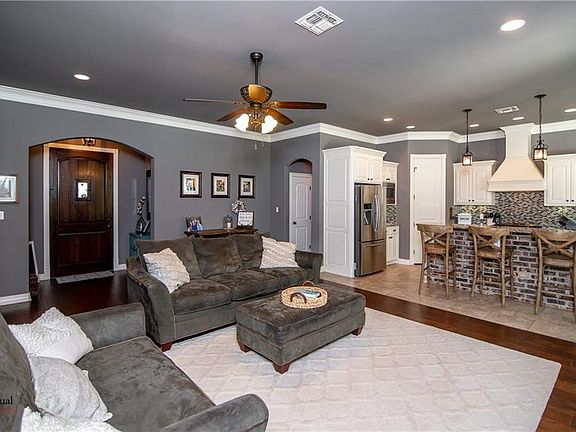 5th image of 460 Long Acre Dr